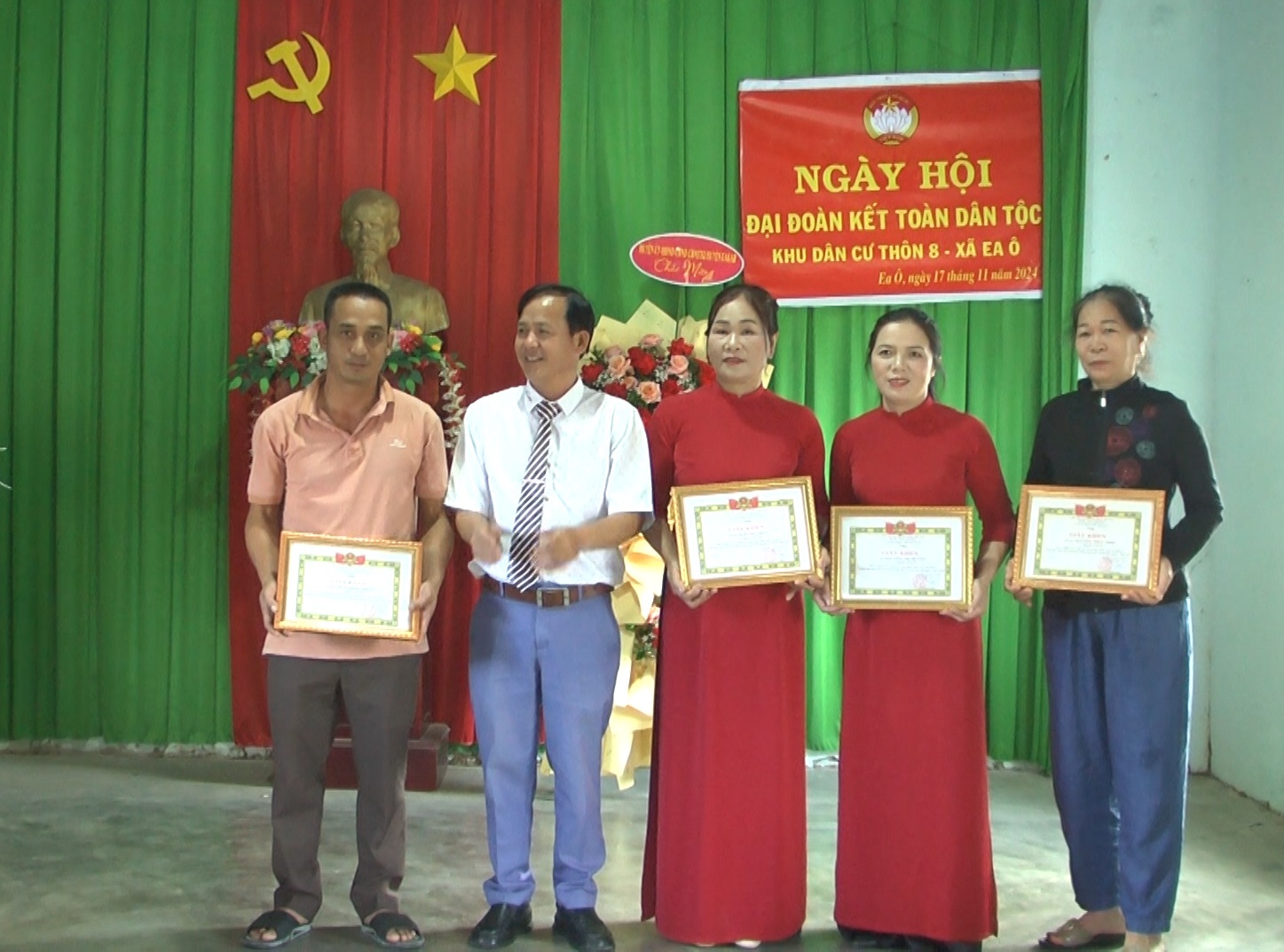 Giấy khen T8